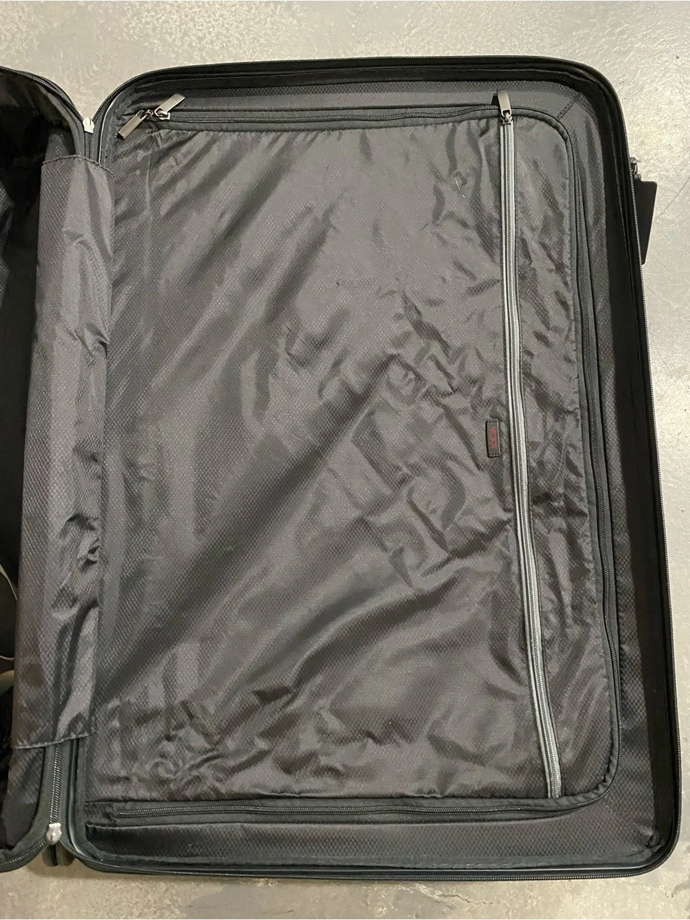 Tumi V4 Extended Trip Expandable 4 Wheeled Packing Case 30”x19”x10” (Sep 026)